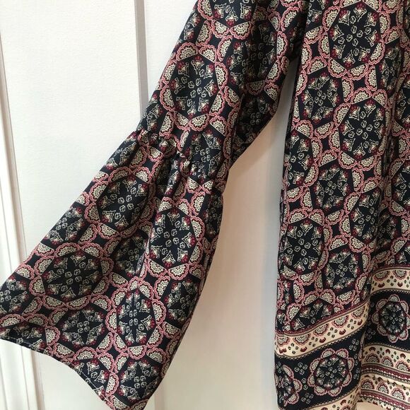 Abercrombie & Fitch flare sleeve blouse woman’s size M - Picture 2 of 5